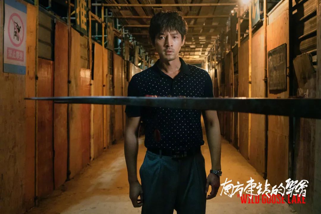 胡歌最新海报，小巷风尚小店揭秘
