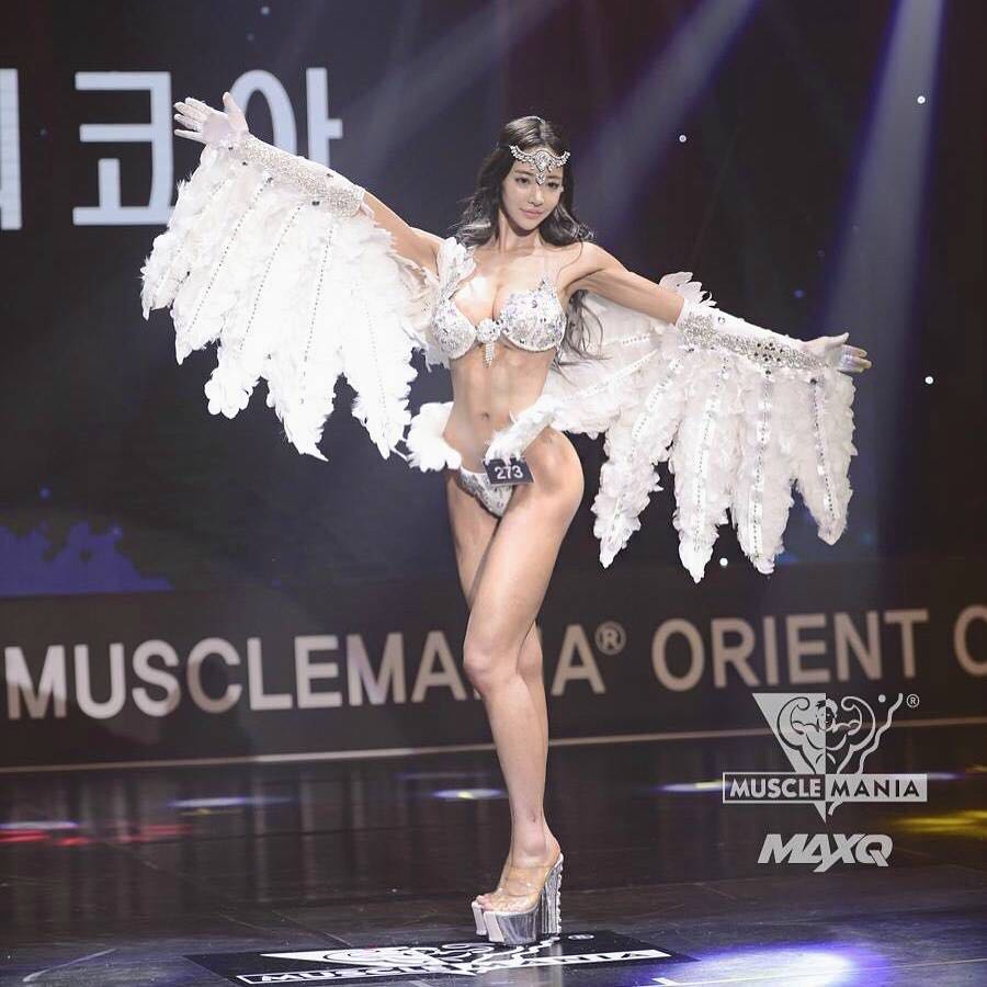国模毛婷最新科技产品介绍亮相舞台