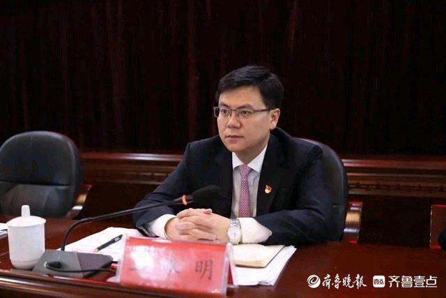 宜都市李鸿飞，现任职务与杰出领导者成长之路
