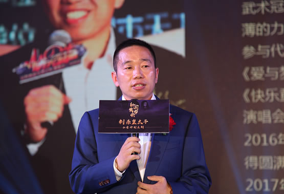 演员宝德，舞台内外的日常与真挚友情
