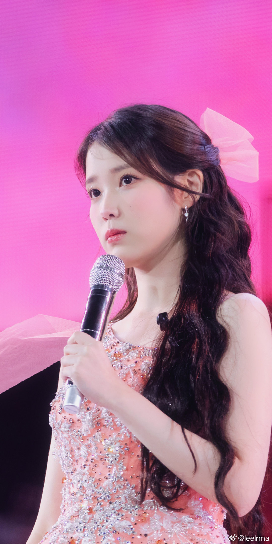 IU 2025最新综艺节目，自然美景之旅，探寻内心的宁静与欢乐