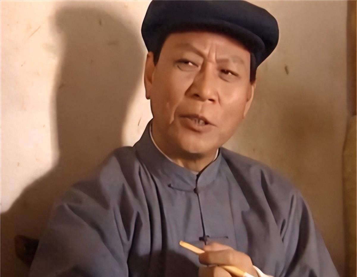 何玲演员，演艺之路的闪耀之星