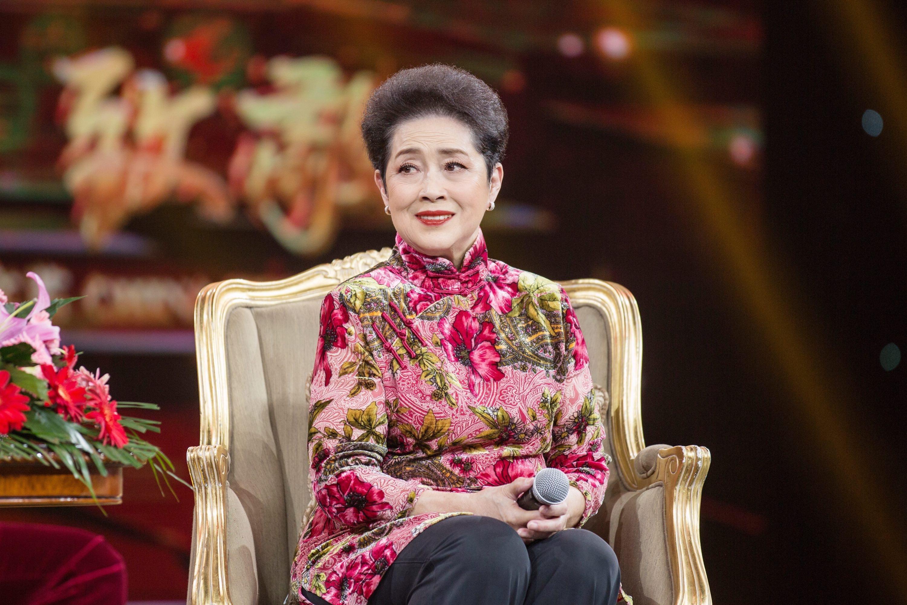 演员黄婉秋与科技融合的探索，最新高科技产品的魅力展示